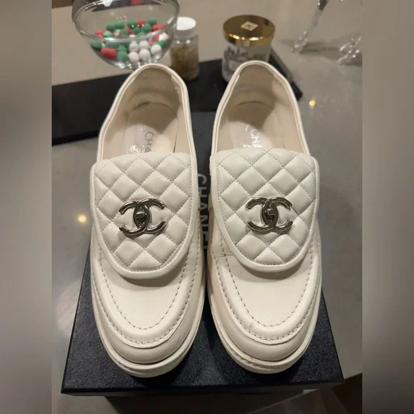 Chanel Women's Turnlock White Loafers size 41 - Picture 3 of 9